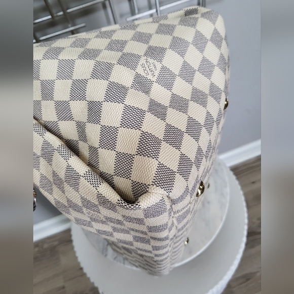 Louis Vuitton Artsy MM, Damier Azur, Like New Condition - Picture 8 of 16